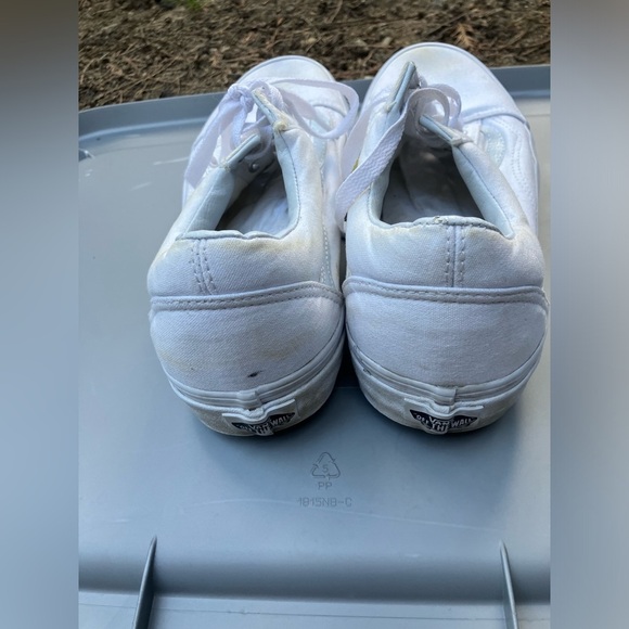 men’s size 10 VANS lace up running shoes - Stained - Picture 2 of 6